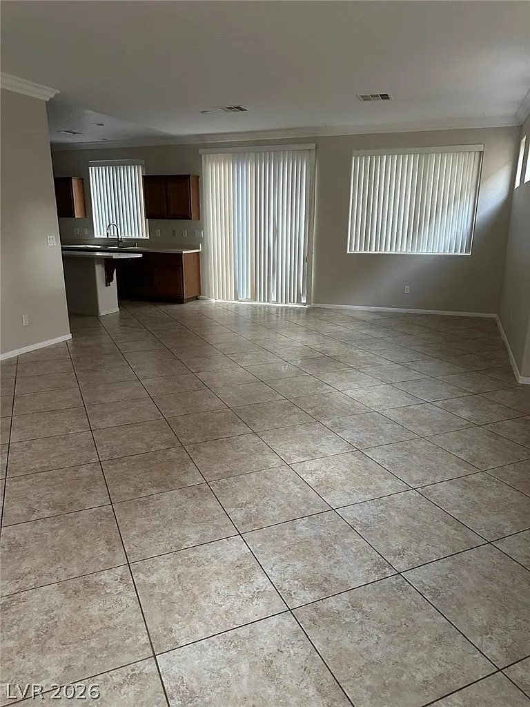 5 bed, 3.0 bath, 2775 sqft, $2,950 — Photo 4