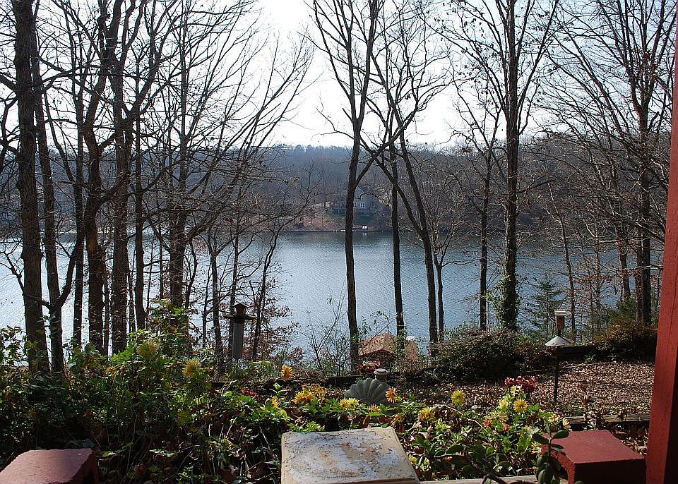 1st image of 39 Eaton Cir