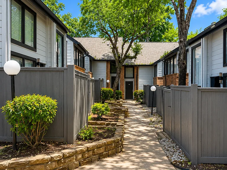 Woodbridge Townhomes — Photo 14