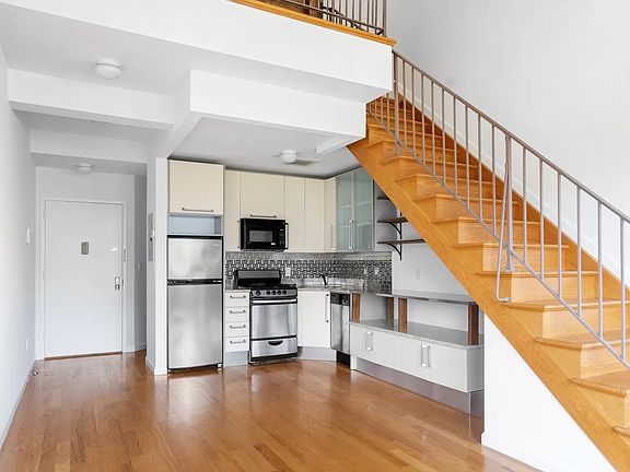 3rd image of 224 16th St #5