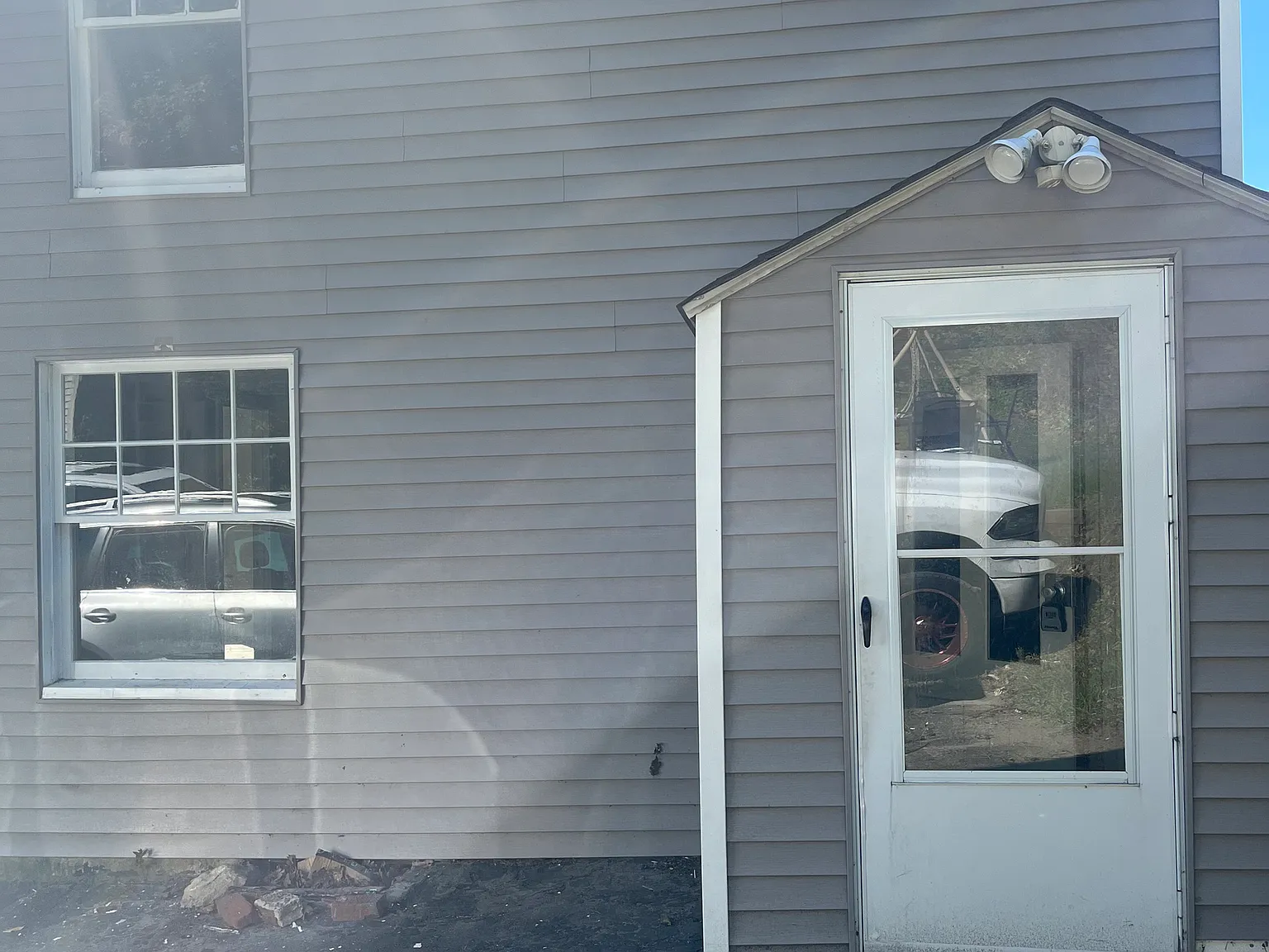 3 bed, 1.0 bath, 922 sqft, $1,500 — Photo 2