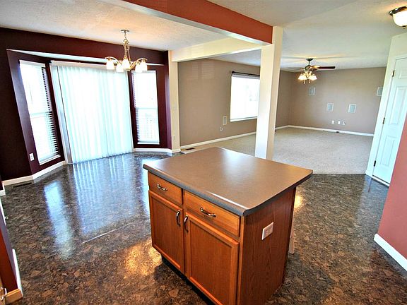 4th image of 1250 Goldsborough Ln