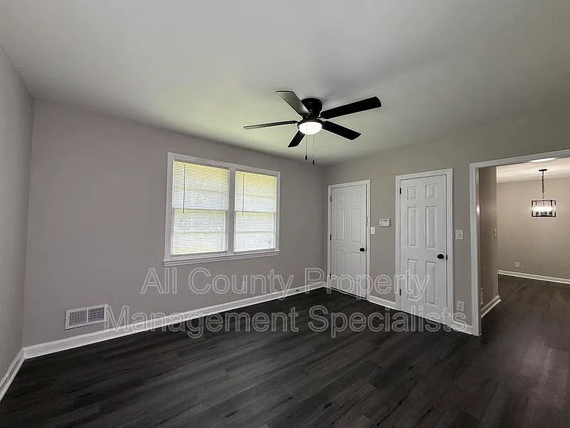3 bed, 2.0 bath, 1496 sqft, $1,795 — Photo 2