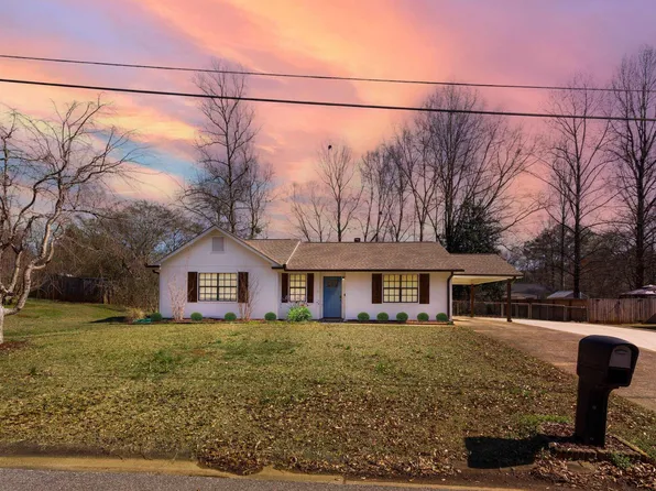 63 Twin Oaks Dr, Anniston, AL 36207