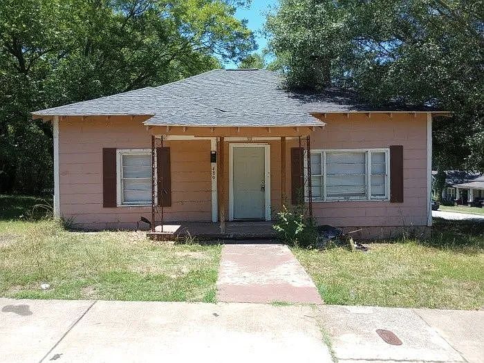 1st image of 480 Eloise Dr