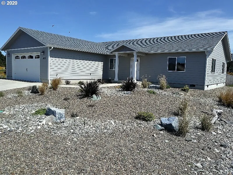 2641 Spinnaker Dr photo 1