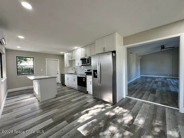 3 bed, 2.0 bath, 1354 sqft, $2,000 — Photo 4
