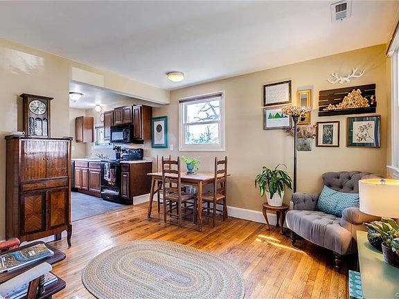 4th image of 937 Bradley Ln