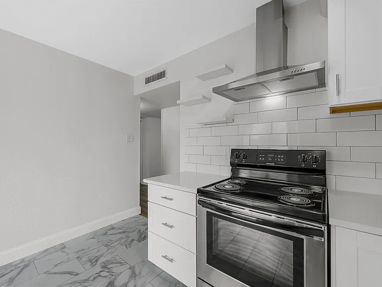 4940 Watkins Dr — Photo 13
