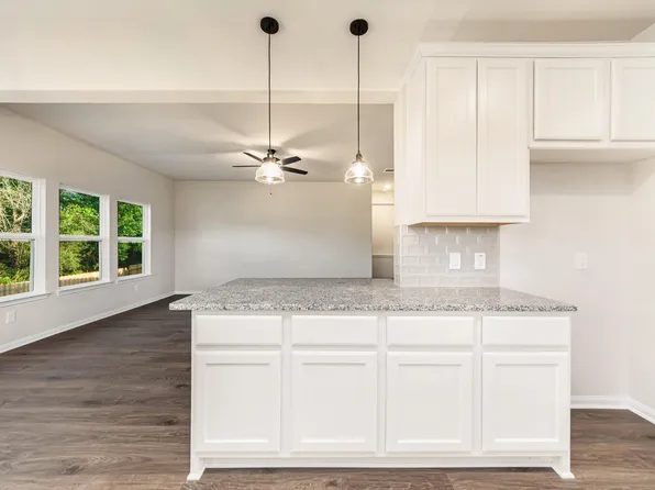 233 Crestview Dr, West Columbia, TX 77486