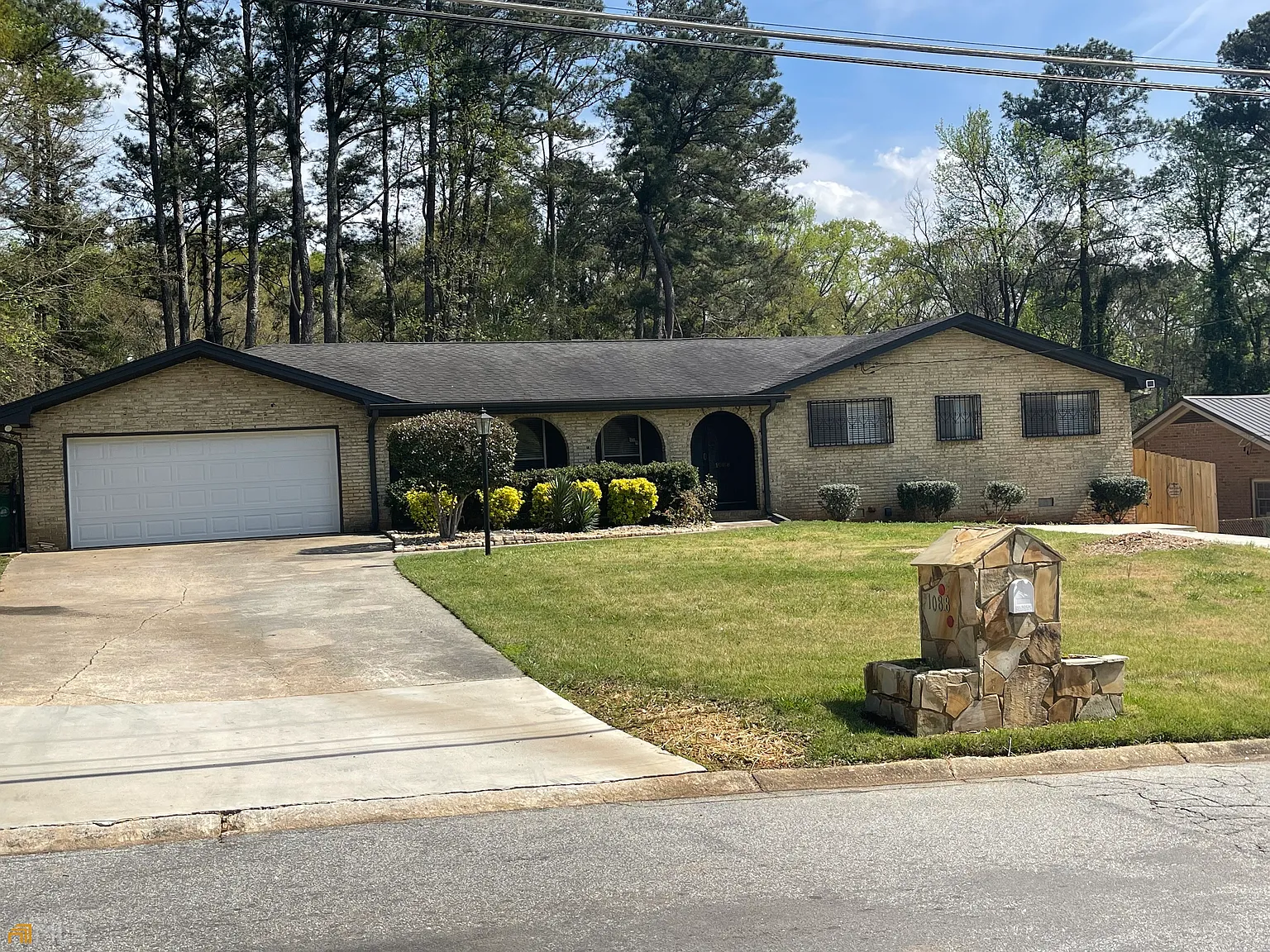3 bed, 2.0 bath, 1783 sqft, $1,900 — Photo 2