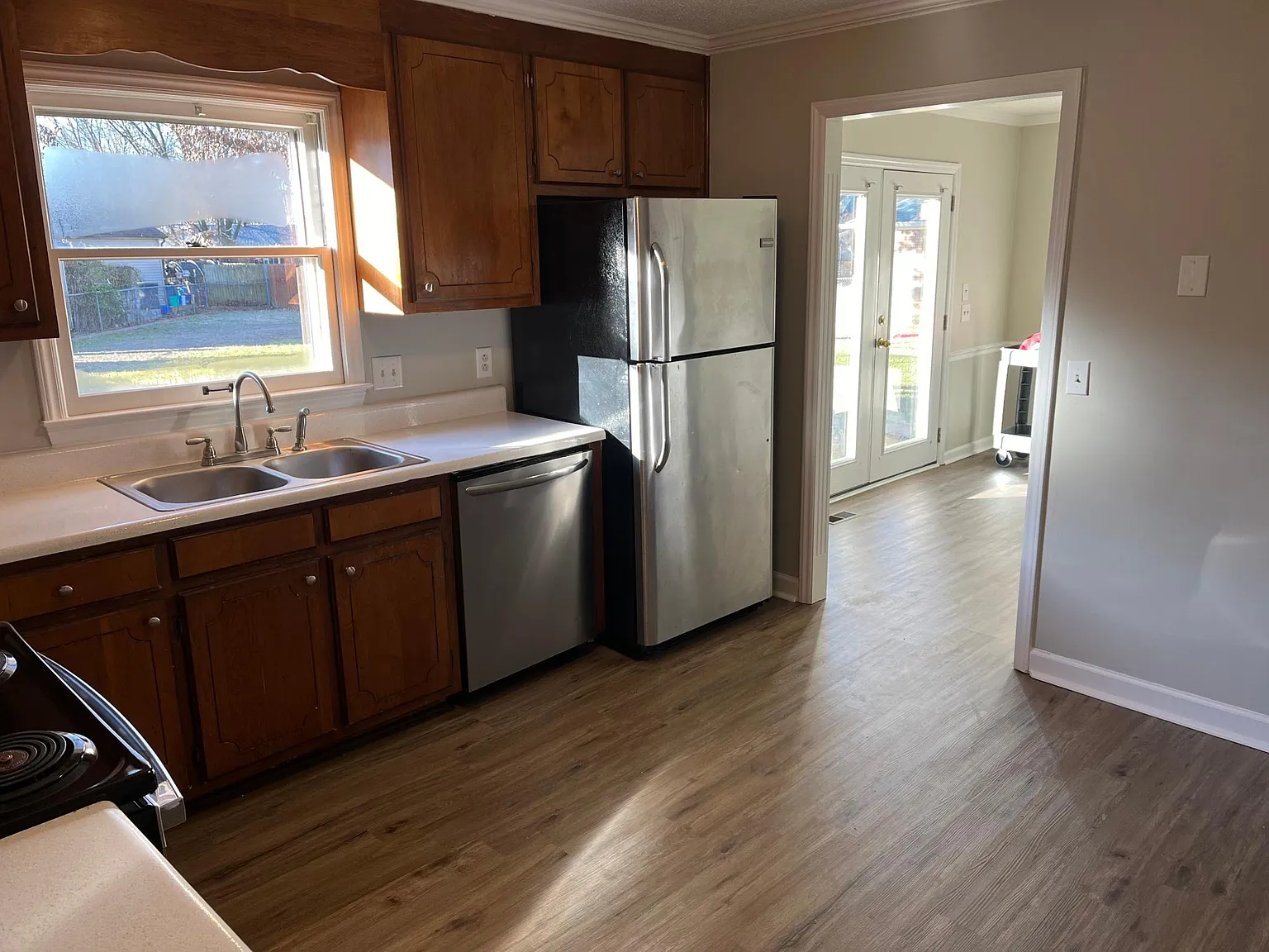 915 Prince Ln — Photo 3