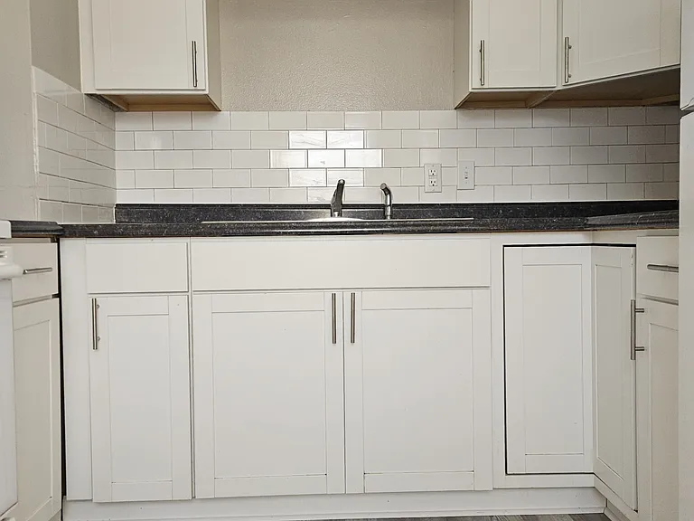 626 S Horton St — Photo 9