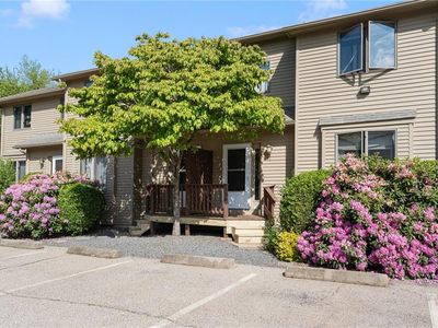 75 Glen Dr APT 1C, West Warwick, RI, 02893