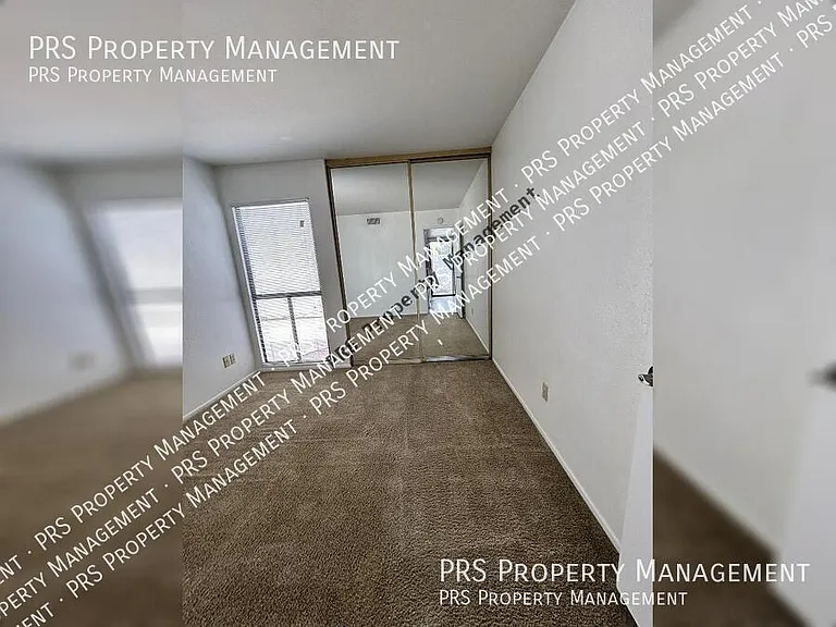 329 E Ambassador Dr — Photo 24