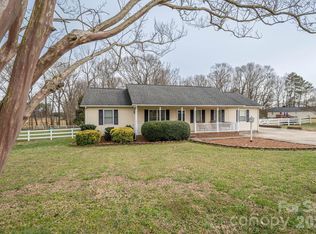 112 Pilots Ridge Dr, Bessemer City, NC 28016