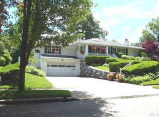 23 Whittier Dr, Albertson, NY 11507