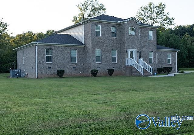 1st image of 204 Carolyn Dr