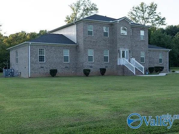 204 Carolyn Dr, Bridgeport, AL 35740