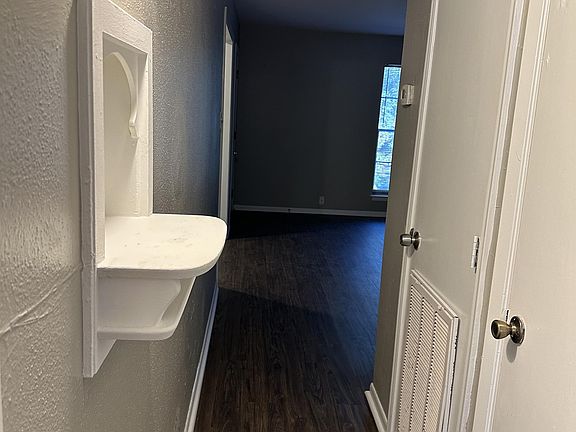 5th image of 2275 Harrison Ave #9