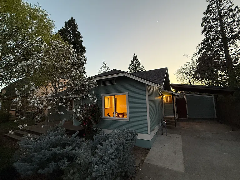 414 Newtown St — Photo 5