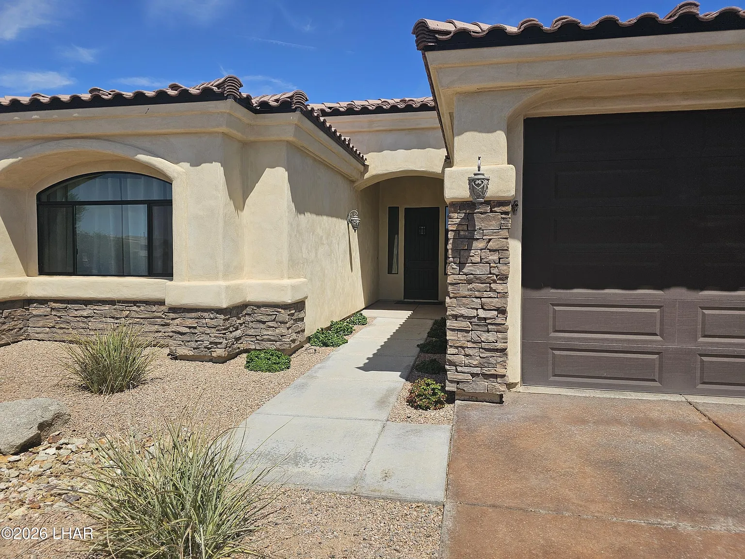 3 bed, 2.0 bath, 2225 sqft, $2,900 — Photo 4