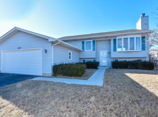 672 Penn Blvd, Lindenhurst, IL 60046