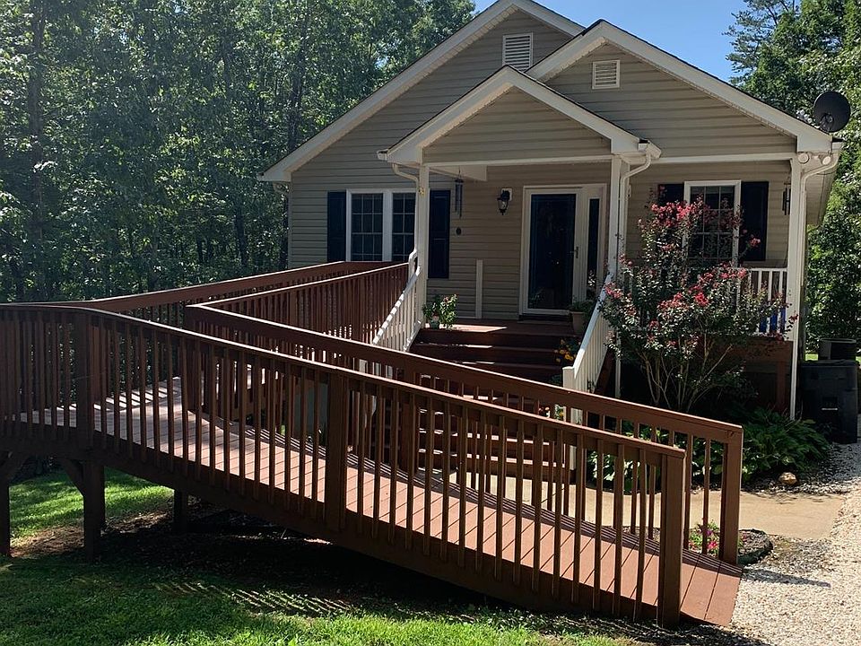 1st image of 447 Courtland Dr