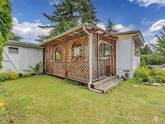 3rd image of 406 Madrona Way NE #38