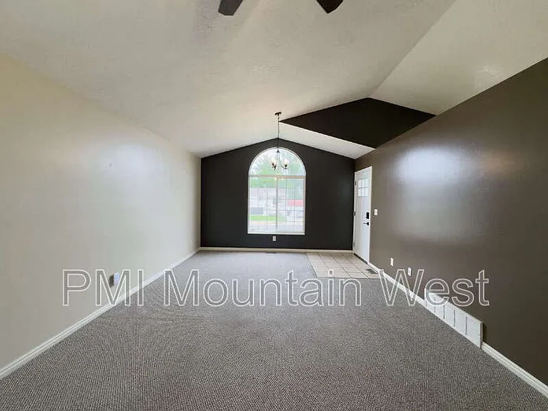 2419 W 1850 N — Photo 6