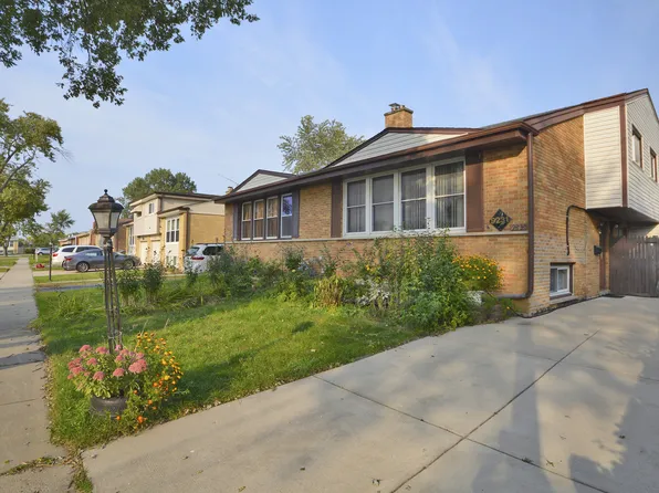 9231 Aspen Ln, Des Plaines, IL 60016