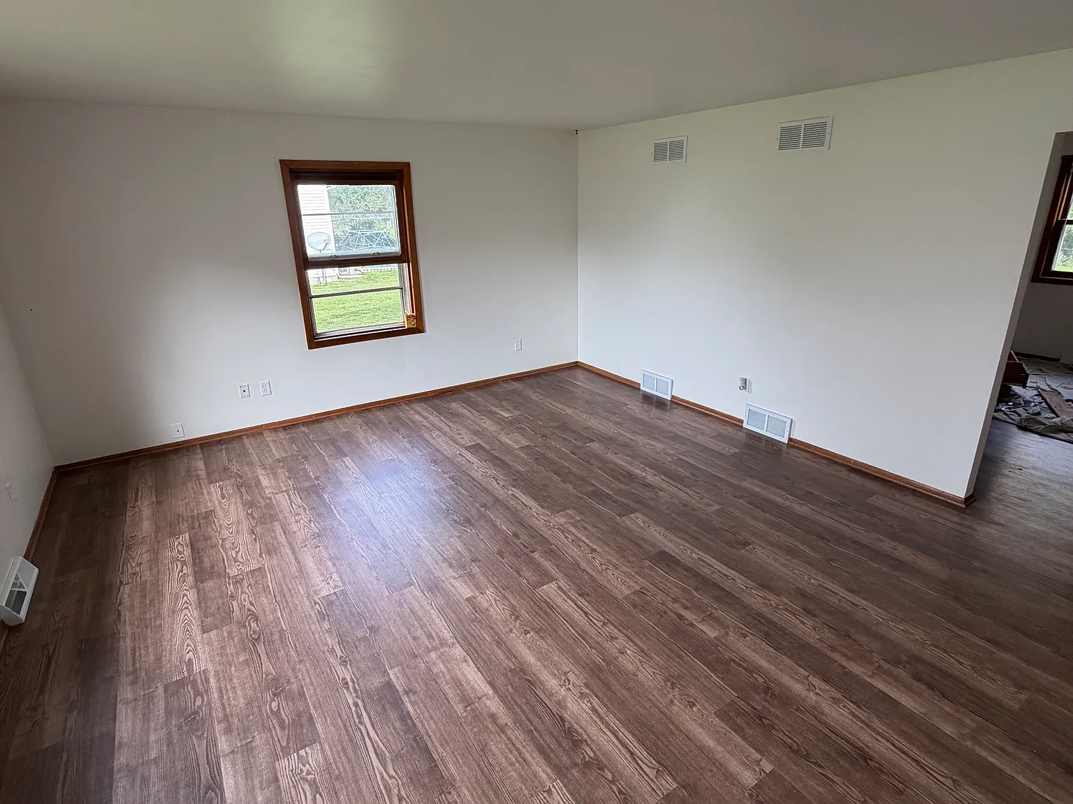3 bed, 1.5 bath, 1370 sqft, $1,950 — Photo 3