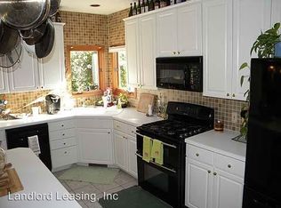 160 Ravenglass Blvd, Amherst, OH 44001
