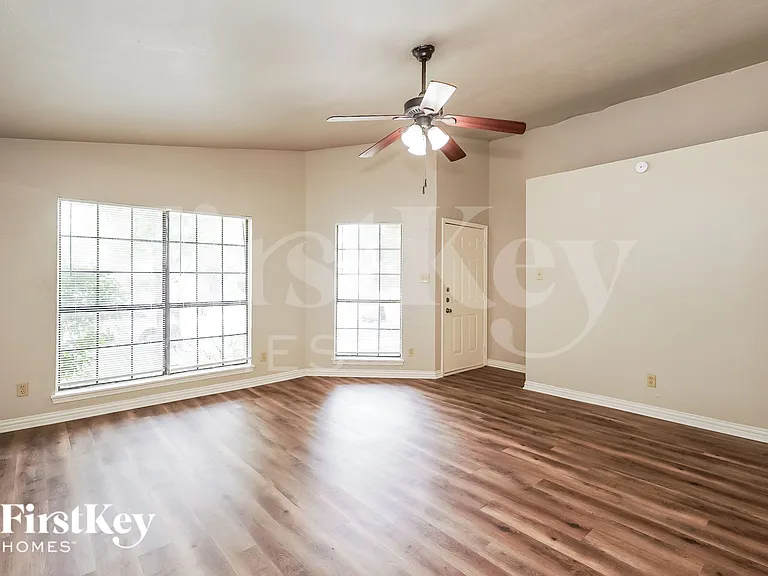 7116 Wayfarer Trl — Photo 3