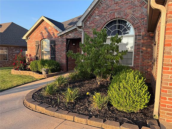 3rd image of 3001 SW Gumleaf Rd