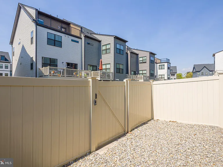 618 Chalcedony Ln — Photo 43