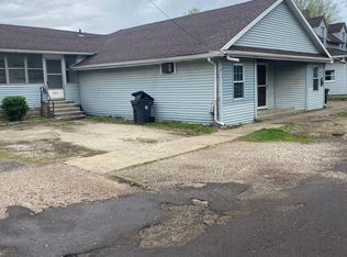 103 S 13th St, Pekin, IL 61554