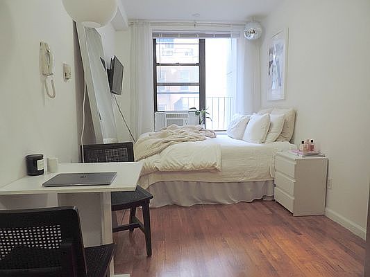 1st image of 186 Orchard St APT 4RS