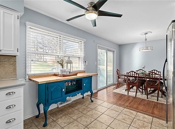 3rd image of 10509 W 92nd Pl