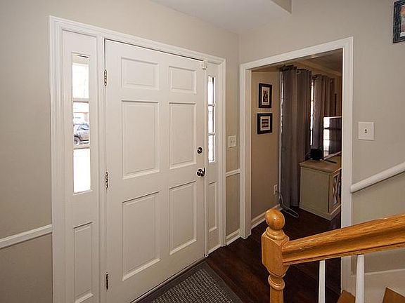 5th image of 8022 Malden Ave