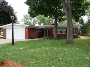 20520 Hughes Ave, Lakeville, MN 55044