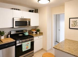 2800 N Lake Shore Dr APT 405, Chicago, IL 60657