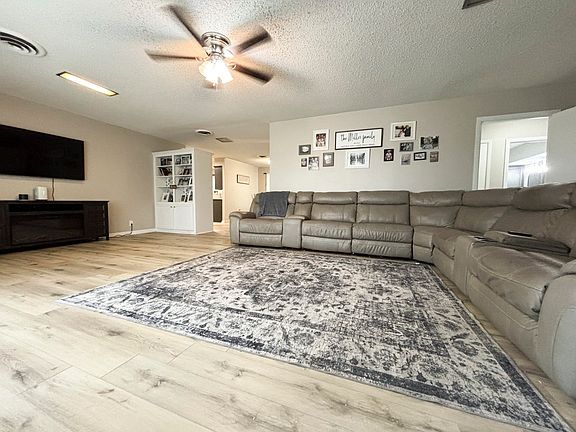 3rd image of 305 Rock St