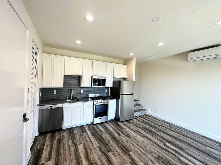 426 Sloane Ave #2 — Photo 10