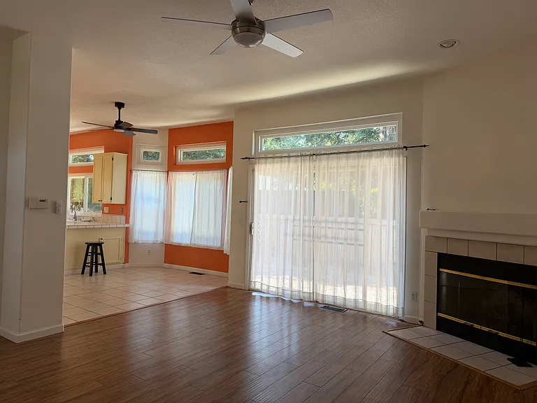 1109 Sikes Ct — Photo 26