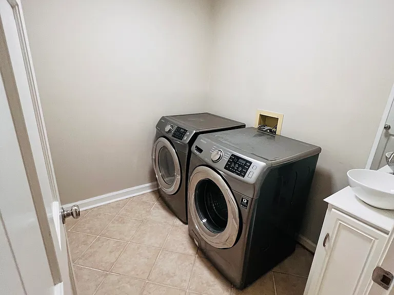 205 Kinderhill Ct — Photo 37