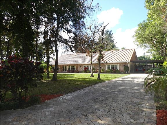 5th image of 5221 Pinetree Road