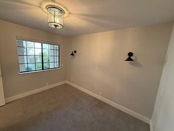 5th image of 40 Rainbow Cir