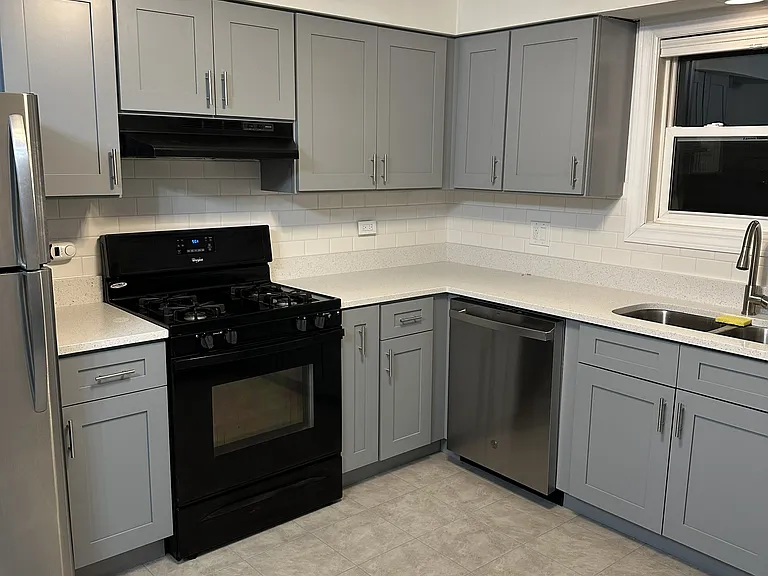 624 Rush St #B — Photo 13