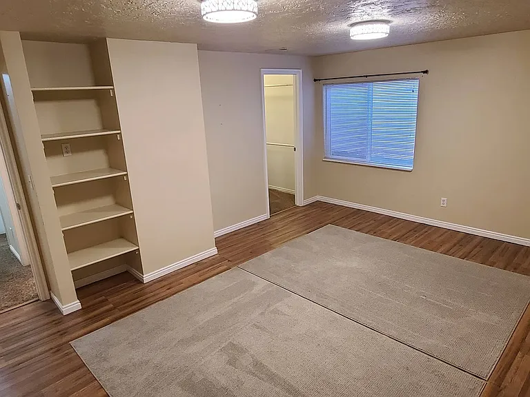 1182 E Searle Ln — Photo 12